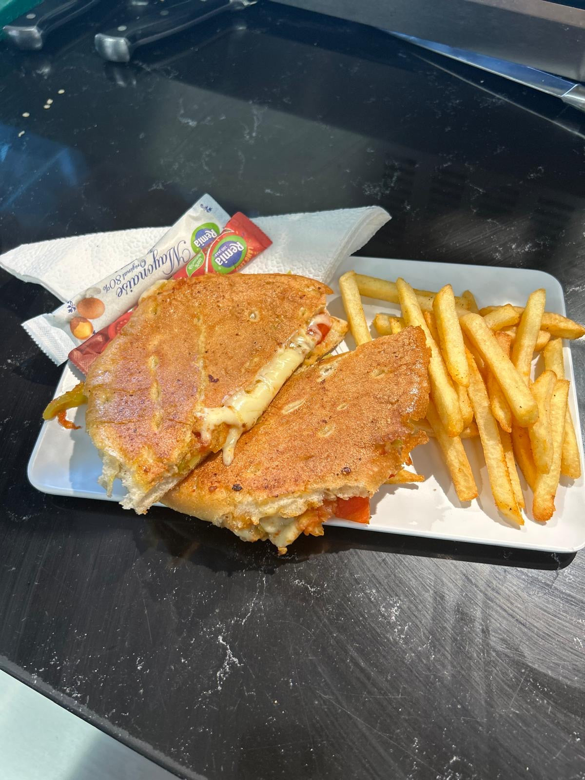 Klassieke tosti met worst